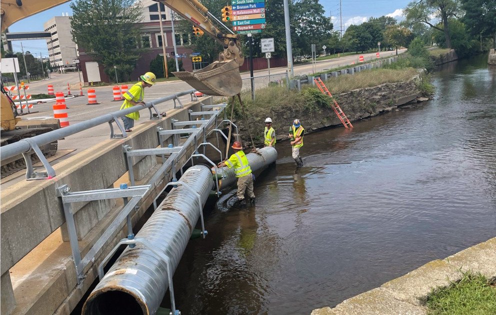 Water main crossing installation of pipe