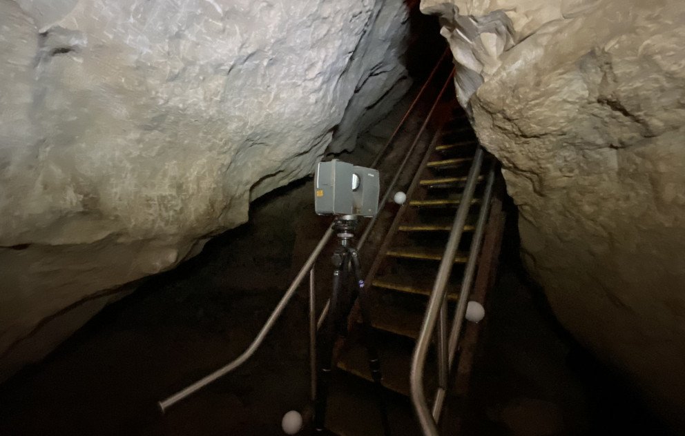 Mammoth Cave with scanner at stairs base