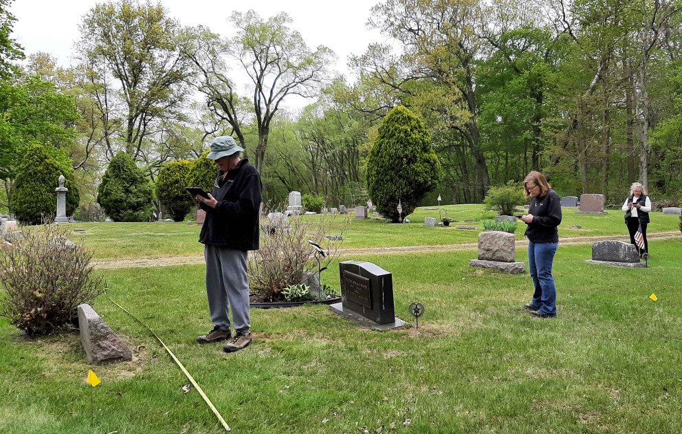 Lake Shore Cemetery Mapping volunteers at three sites